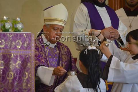 Celebración Sagrada: Unión y Reflexión bajo la Tutela Episcopal imagen 12