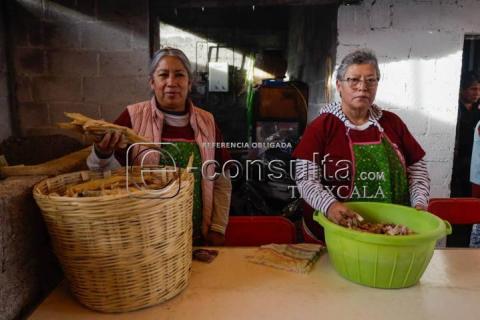 Realizan mole prieto en Santa Cruz Guadalupe en honor a Padre Jesús del Convento imagen 1