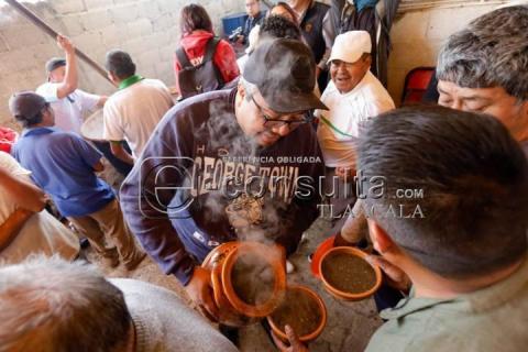 Realizan mole prieto en Santa Cruz Guadalupe en honor a Padre Jesús del Convento imagen 8