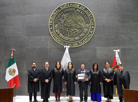 Reconoce Magistrada Anel Bañuelos Meneses trayectoria y aportación profesional de Secretario de Acuerdos de Juzgado imagen 1