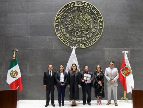 Reconoce Magistrada Anel Bañuelos Meneses trayectoria y aportación profesional de Secretario de Acuerdos de Juzgado imagen 2