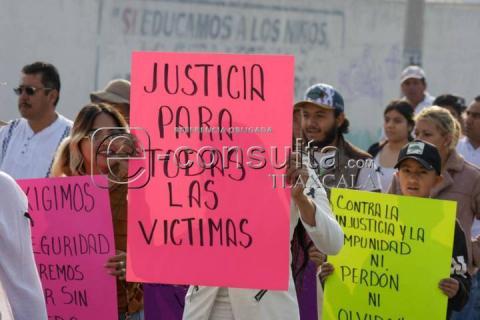 Se manifiestan por La Paz vecinos de Calpulalpan imagen 2