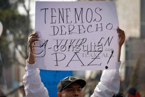 Se manifiestan por La Paz vecinos de Calpulalpan imagen 3