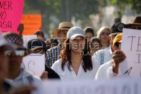 Se manifiestan por La Paz vecinos de Calpulalpan imagen 4