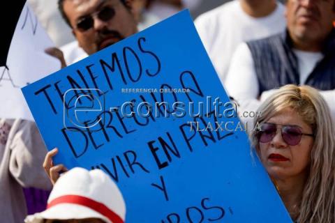 Se manifiestan por La Paz vecinos de Calpulalpan imagen 5
