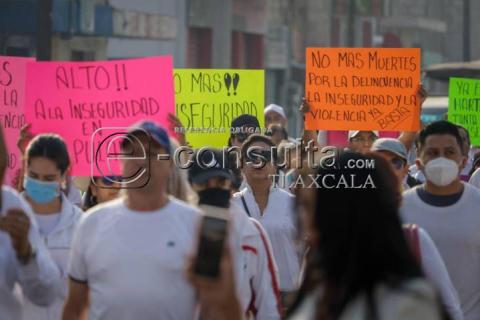 Se manifiestan por La Paz vecinos de Calpulalpan imagen 6