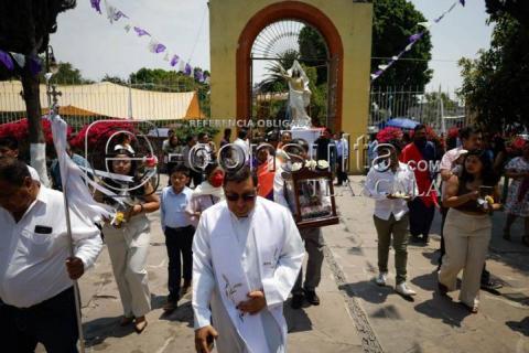 Realizan procesión en Tepeyanco por Domingo de resurrección imagen 3