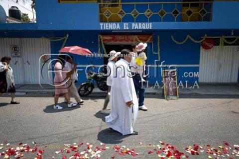 Realizan procesión en Tepeyanco por Domingo de resurrección imagen 7