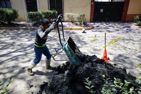 Realiza CAPAM acciones de desazolve en calles de la capital imagen 7