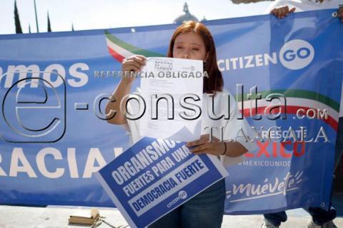 Organización CitizenGo entrega 29 mil firmas al Congreso para evitar reformas al INE imagen 9