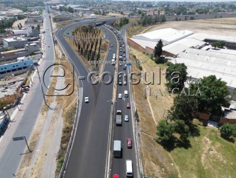 Carga pesada de tráfico a la altura de la vía corta en Santa Ana Chiautempan imagen 1