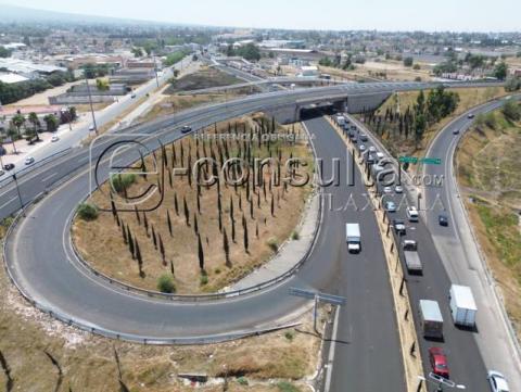 Carga pesada de tráfico a la altura de la vía corta en Santa Ana Chiautempan imagen 2