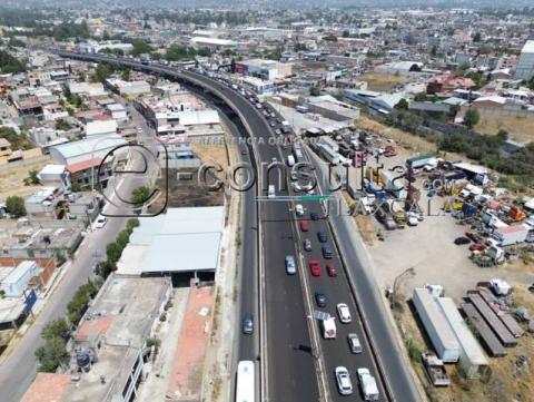 Carga pesada de tráfico a la altura de la vía corta en Santa Ana Chiautempan imagen 4