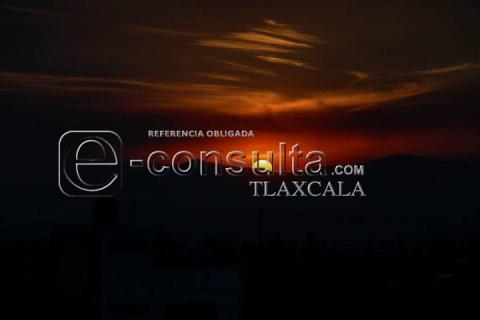 Con un sol rojo intenso se despide el día en Tlaxcala imagen 3