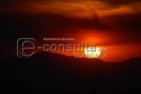 Con un sol rojo intenso se despide el día en Tlaxcala imagen 5