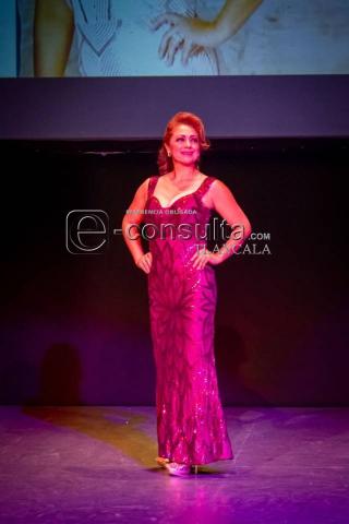 Nadia Rendón González coronada como ganadora de la final estatal del certamen SMI imagen 6