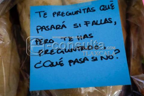 Venden tortas con mensajes motivadores en Tlaxcala imagen 5