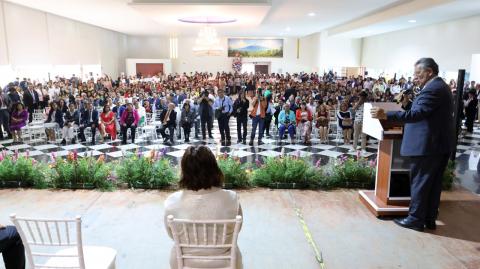 Entrega gobierno lorenista reconocimientos a maestros de la sección 31 del SNTE imagen 1