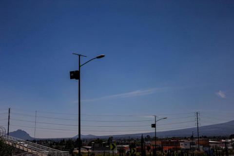 Vandalizada luminaria en libramiento de Tlaxcala a la altura de Santa Ana Chiautempan imagen 3