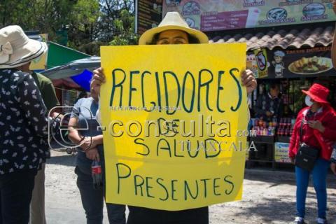 Pacientes y familiares de hemodiálisis protestan a favor de servicios de calidad imagen 2