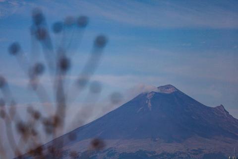 Cielo despejado permite apreciar al volcán Popocatépetl imagen 6