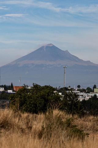 Cielo despejado permite apreciar al volcán Popocatépetl imagen 3