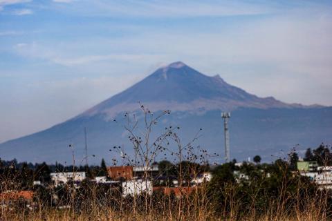 Cielo despejado permite apreciar al volcán Popocatépetl imagen 2
