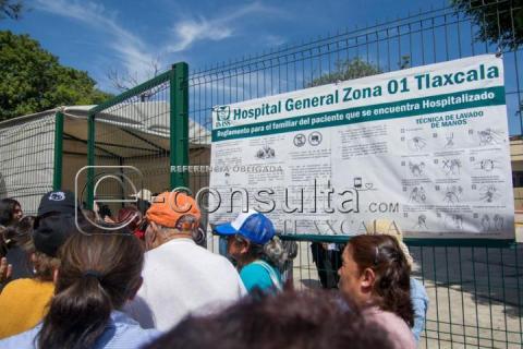 Pacientes y familiares de hemodiálisis protestan a favor de servicios de calidad imagen 6