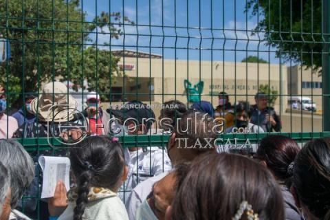 Pacientes y familiares de hemodiálisis protestan a favor de servicios de calidad imagen 3