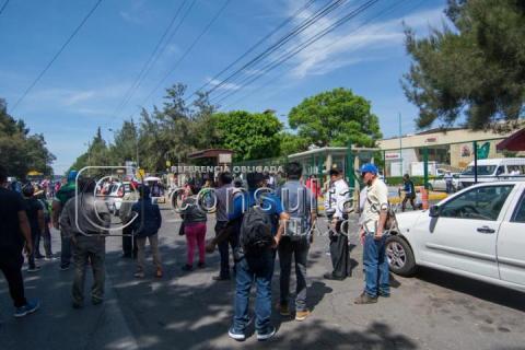 Pacientes y familiares de hemodiálisis protestan a favor de servicios de calidad imagen 8