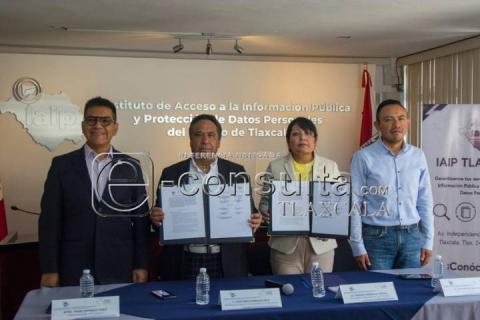 Firma de convenio entre la IAIP y la UPET imagen 4