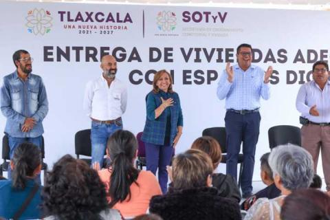 Con entrega de viviendas, se transforman historias de vida en Tlaxcala: Gobernadora imagen 2