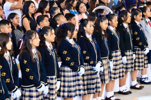 Gustavo Jiménez Romero, Alcalde de Chiautempan asiste a la graduación de alumnos del centro escolar imagen 1