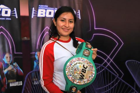Jóvenes, familias y adultos mayores disfrutan de sesión masiva de boxeo fitness imagen 7