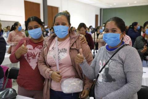 Entregan Gobierno y SEDIF paquetes de emprendimiento a mujeres jefas de familia imagen 4