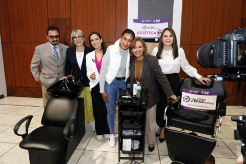 Entregan Gobierno y SEDIF paquetes de emprendimiento a mujeres jefas de familia imagen 3