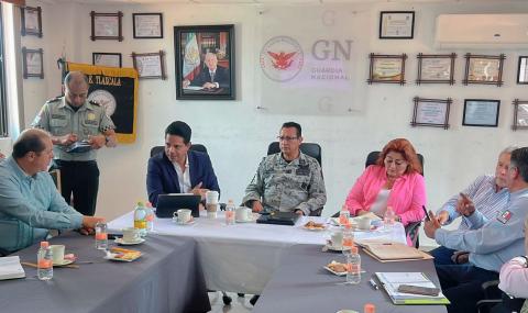 Se reúne titular de la SEGOB con transportistas pertenecientes a la Amotac imagen 3