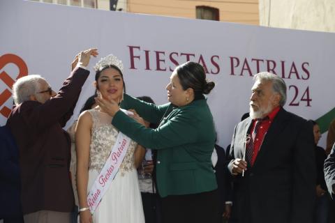 Inician fiestas patrias en Chiautempan, Blanca Angulo encabeza colocación de bandos imagen 8