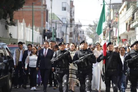 Inician fiestas patrias en Chiautempan, Blanca Angulo encabeza colocación de bandos imagen 4
