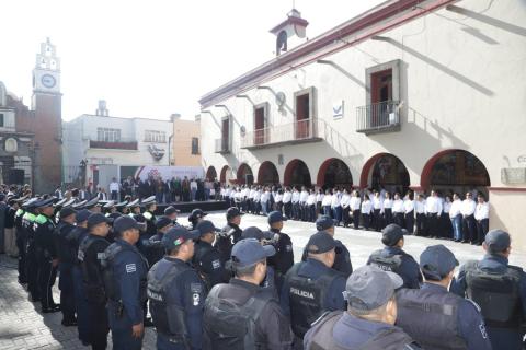 Inician fiestas patrias en Chiautempan, Blanca Angulo encabeza colocación de bandos imagen 2