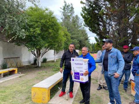 En Panotla entregan apoyos gestionados a través de la Secretaría de Impulso Agropecuario imagen 2