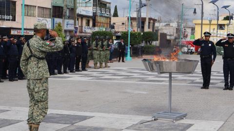 Ceremonia de incineración de bandera en San Pablo del Monte imagen 6