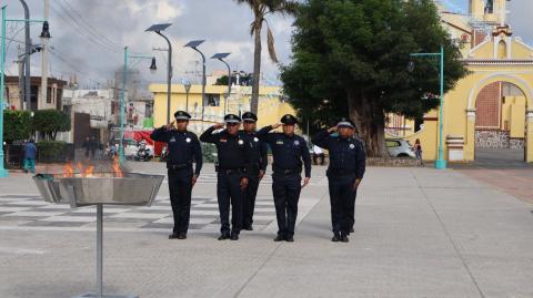 Ceremonia de incineración de bandera en San Pablo del Monte imagen 9