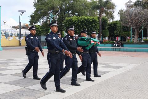 Ceremonia de incineración de bandera en San Pablo del Monte imagen 2
