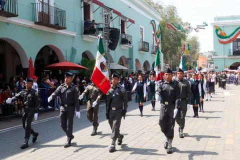 Encabeza Gobernadora Desfile Cívico Militar de la Independencia De México imagen 13