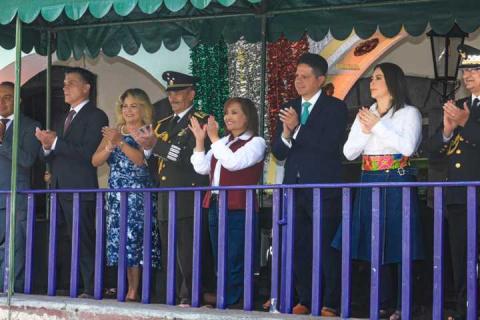 Encabeza Gobernadora Desfile Cívico Militar de la Independencia De México imagen 15