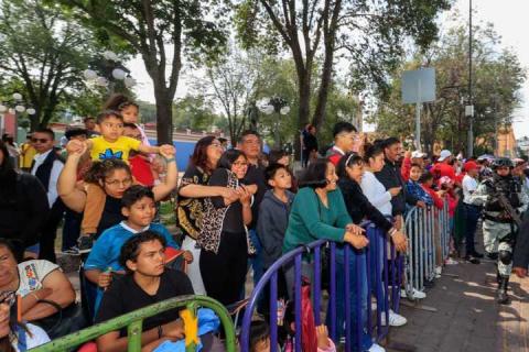 Encabeza Gobernadora Desfile Cívico Militar de la Independencia De México imagen 5