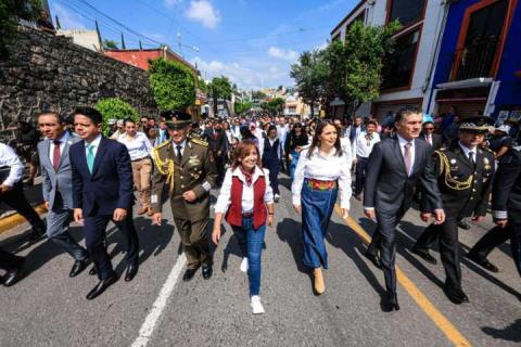 Encabeza Gobernadora Desfile Cívico Militar de la Independencia De México imagen 1