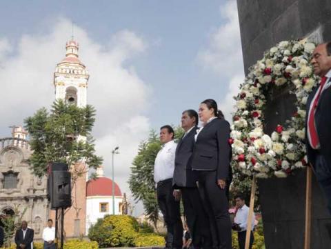Encabeza Blanca Angulo desfile del 214 aniversario de la independencia en Chiautempan imagen 5