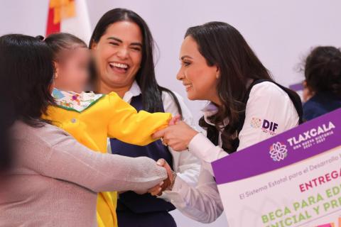 Entregan Gobernadora y SEDIF becas del programa de educación inicial y preescolar imagen 8